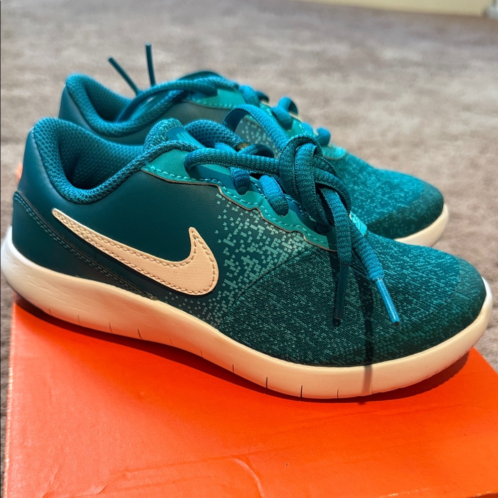 NEW 12c Nike Kids Teal and White Sneakers